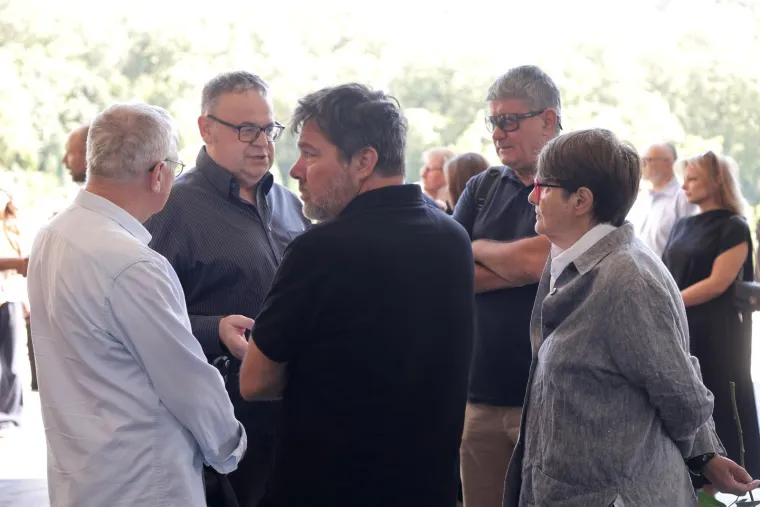 Posljednji pozdrav legendarnom Mazalu: Brojne zvijezde oprostile se od Damira &Scaron;abana