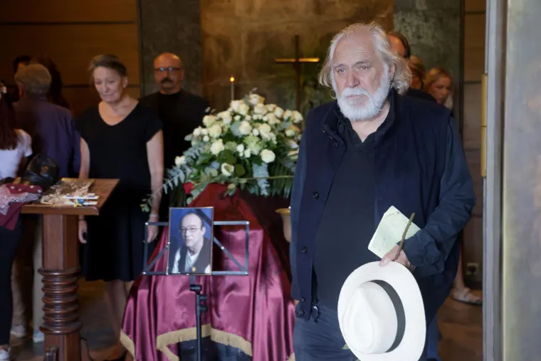 Posljednji pozdrav legendarnom Mazalu: Brojne zvijezde oprostile se od Damira &Scaron;abana