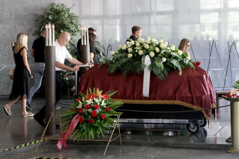 Posljednji pozdrav legendarnom Mazalu: Brojne zvijezde oprostile se od Damira &Scaron;abana