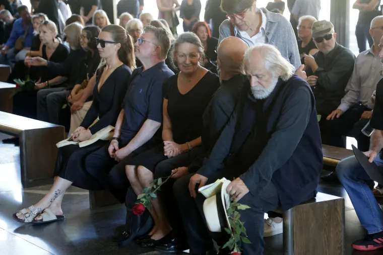 Posljednji pozdrav legendarnom Mazalu: Brojne zvijezde oprostile se od Damira &Scaron;abana