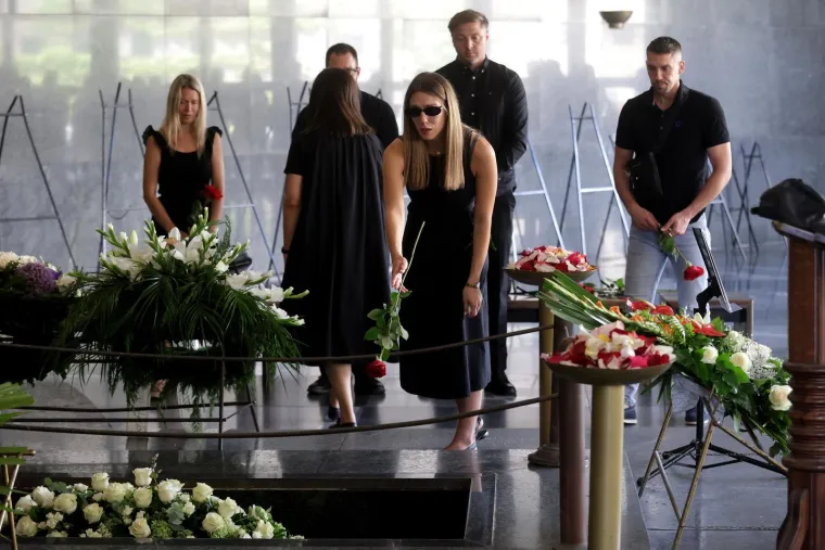 Posljednji pozdrav legendarnom Mazalu: Brojne zvijezde oprostile se od Damira &Scaron;abana