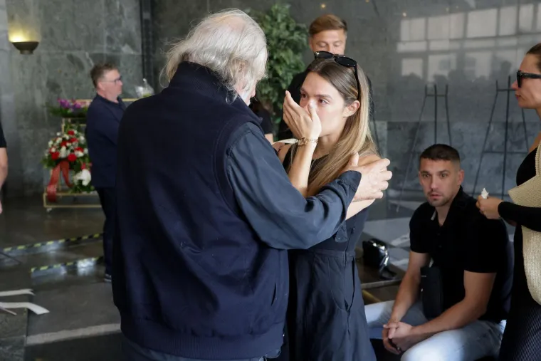 Posljednji pozdrav legendarnom Mazalu: Brojne zvijezde oprostile se od Damira &Scaron;abana