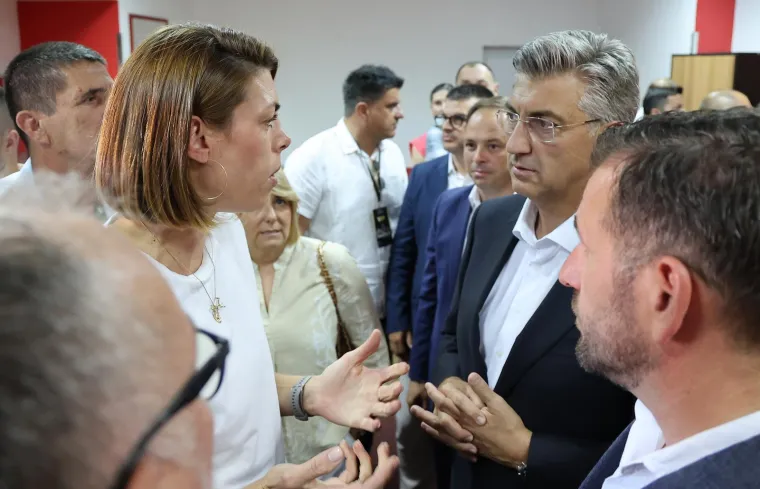 Premijer Plenković do&scaron;ao na ragbi spektakl: Pogledajte s kim je sjeo uz teren