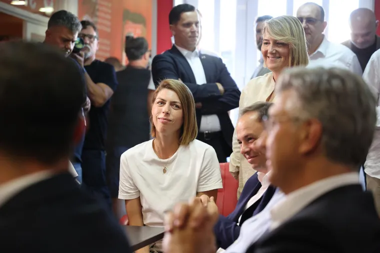 Premijer Plenković do&scaron;ao na ragbi spektakl: Pogledajte s kim je sjeo uz teren