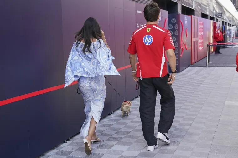 F1 fanovi povećavali svaku fotografiju Alexandre Leclerc, a najluđi već imaju teorije zavjere