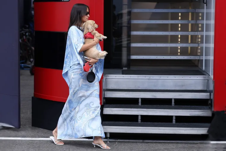 F1 fanovi povećavali svaku fotografiju Alexandre Leclerc, a najluđi već imaju teorije zavjere