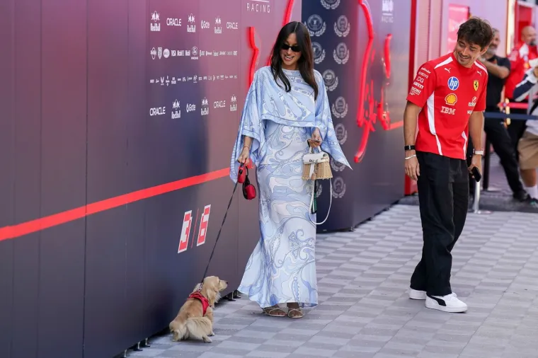 F1 fanovi povećavali svaku fotografiju Alexandre Leclerc, a najluđi već imaju teorije zavjere