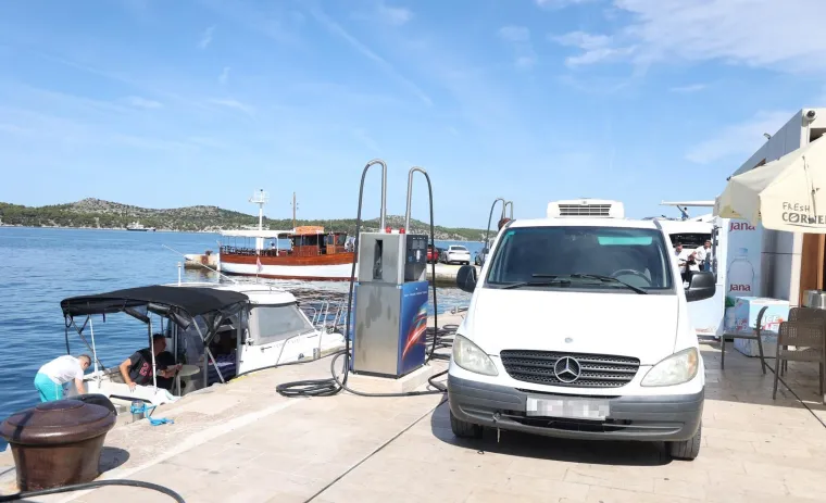 Neugodne obavijesti dočekale vozače na pumpama: 'Ograničeno točenje do daljnjega'