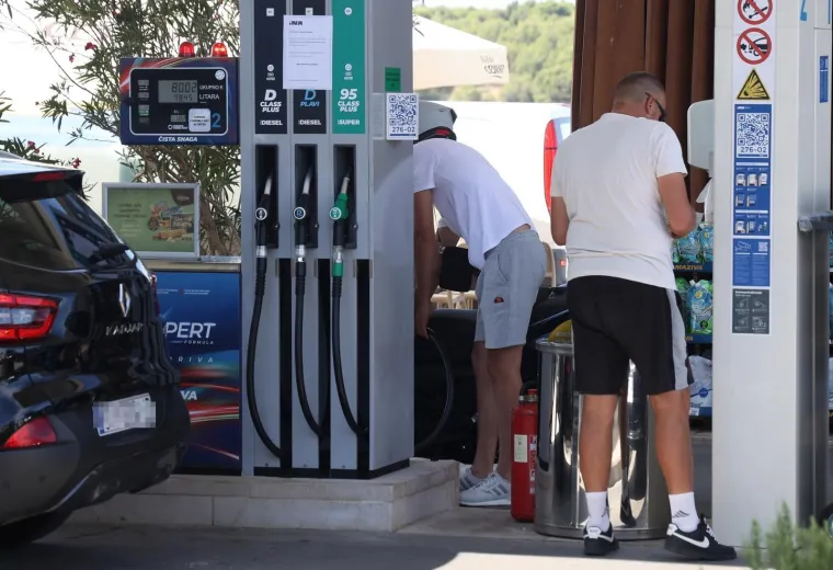 Neugodne obavijesti dočekale vozače na pumpama: 'Ograničeno točenje do daljnjega'