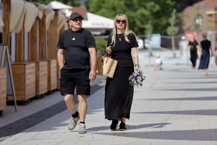 Svi su primijetili kovrčavu plavu&scaron;u na &scaron;pici, a razlog će vam biti jasan čim vidite fotografiju