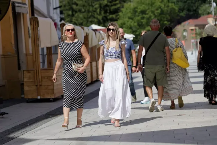 Svi su primijetili kovrčavu plavu&scaron;u na &scaron;pici, a razlog će vam biti jasan čim vidite fotografiju