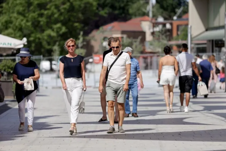 Svi su primijetili kovrčavu plavu&scaron;u na &scaron;pici, a razlog će vam biti jasan čim vidite fotografiju