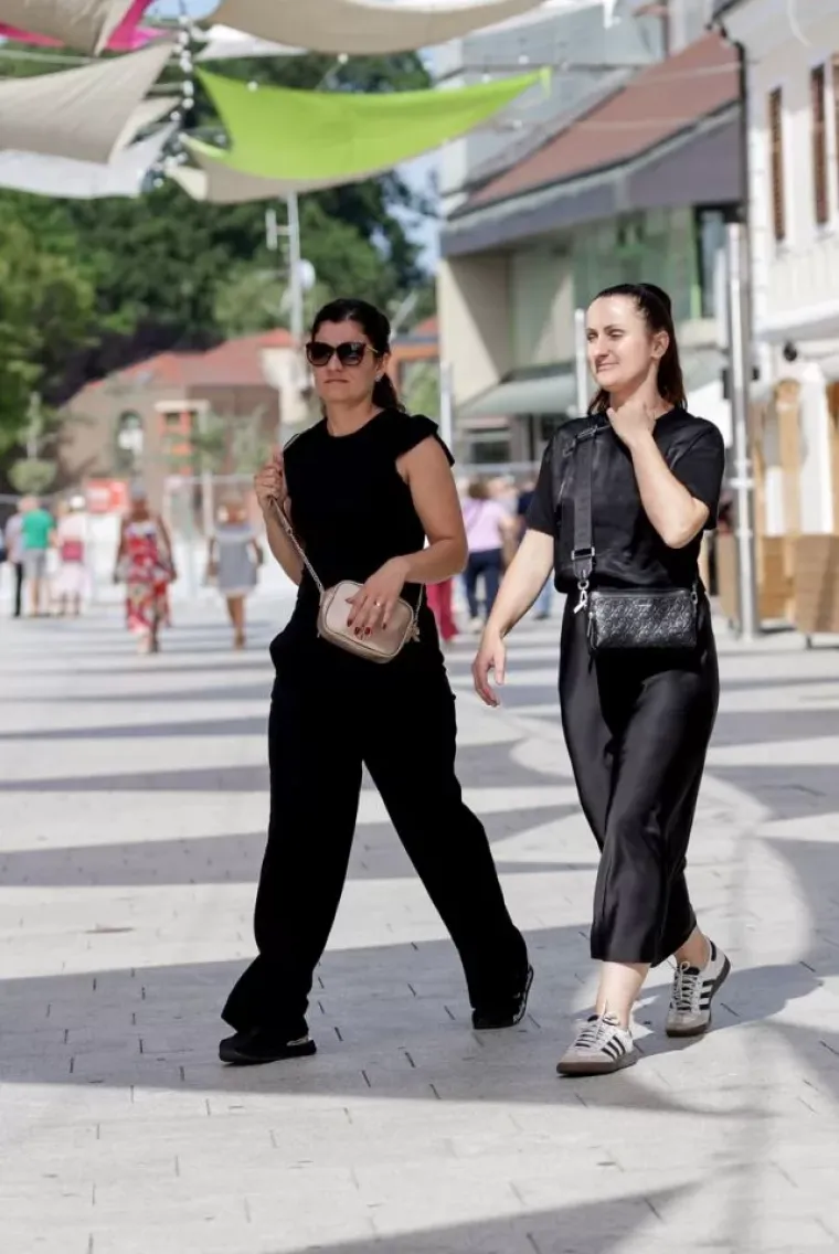Svi su primijetili kovrčavu plavu&scaron;u na &scaron;pici, a razlog će vam biti jasan čim vidite fotografiju