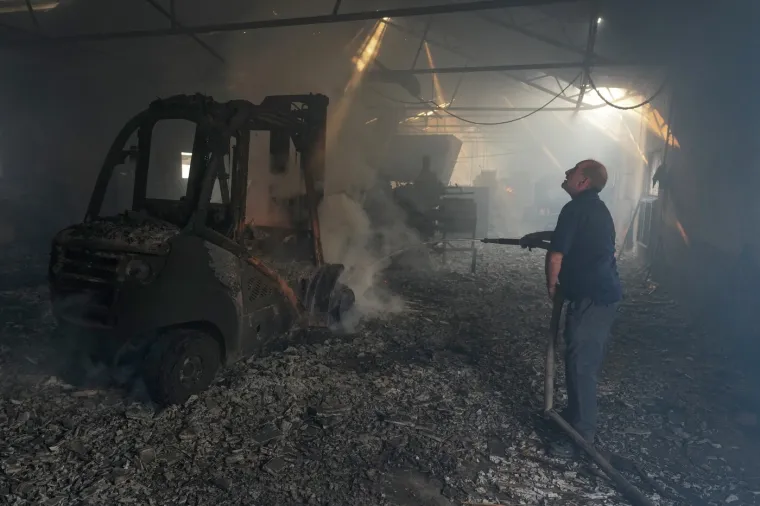 Tisuće bježe iz domova, vatra nemilosrdno bukti: 'Slijede komplicirani sati'