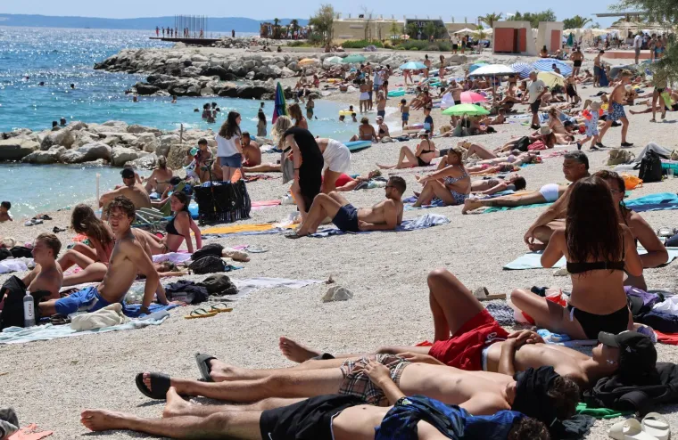 Žnjan nikad puniji: Bikini izdanja, odbojka i sunčanje obilježili su vrući srpanjski dan