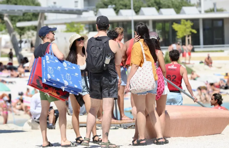 Žnjan nikad puniji: Bikini izdanja, odbojka i sunčanje obilježili su vrući srpanjski dan