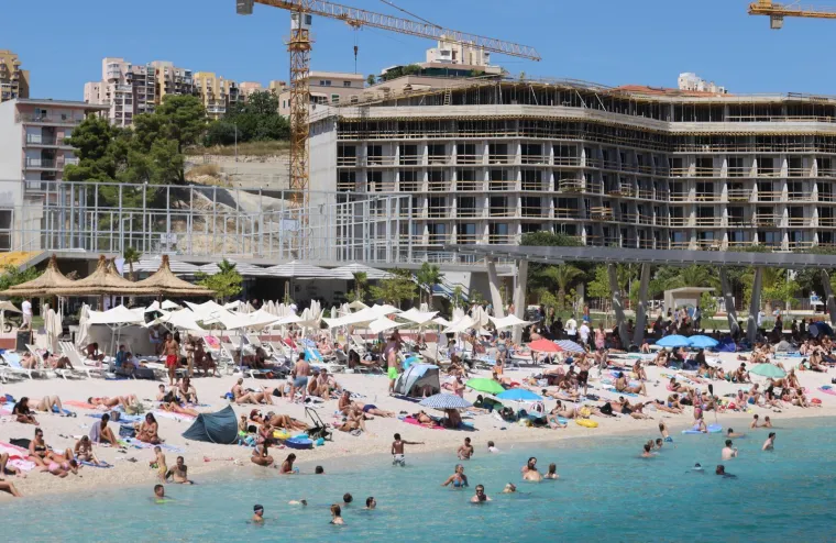 Žnjan nikad puniji: Bikini izdanja, odbojka i sunčanje obilježili su vrući srpanjski dan