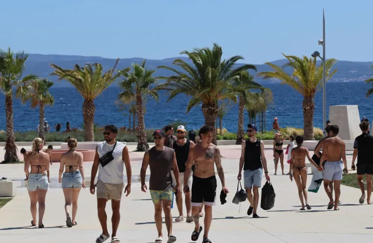 Žnjan nikad puniji: Bikini izdanja, odbojka i sunčanje obilježili su vrući srpanjski dan