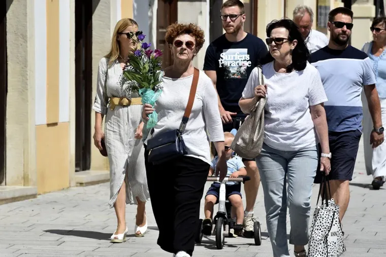 Bijela je dominirala varaždinskom &scaron;picom, no jedna brineta odvažila se na crno i odu&scaron;evila