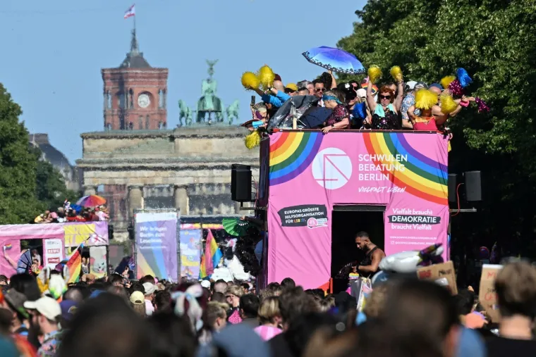 Berlin u duginim bojama, &scaron;arena povorka poslala poruku na ulicama: 'Nećemo utihnuti'
