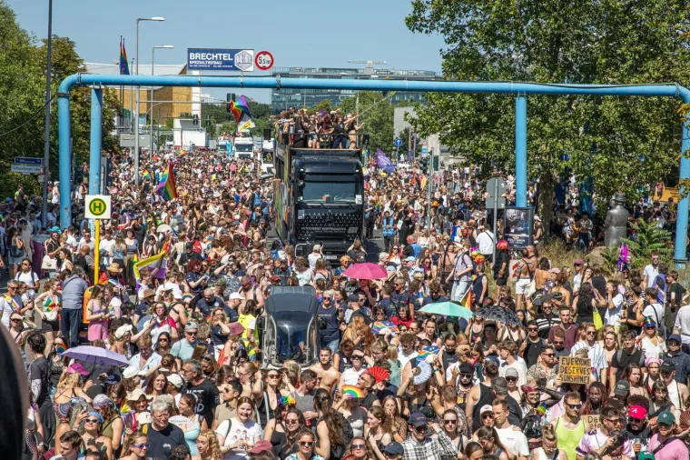 Berlin u duginim bojama, &scaron;arena povorka poslala poruku na ulicama: 'Nećemo utihnuti'