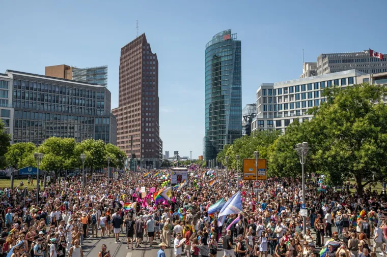 Berlin u duginim bojama, &scaron;arena povorka poslala poruku na ulicama: 'Nećemo utihnuti'