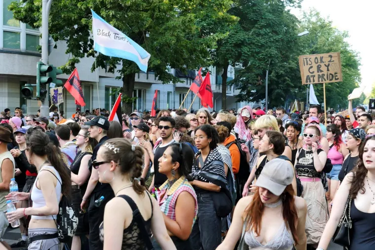Berlin u duginim bojama, &scaron;arena povorka poslala poruku na ulicama: 'Nećemo utihnuti'
