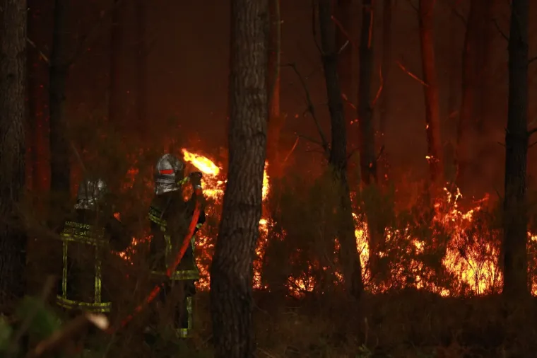 Požari bijesne, vatra opasno prijeti Bordeauxu: 'Ovo je borba Davida protiv Golijata'