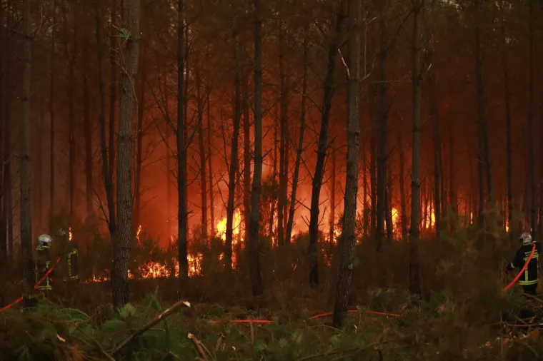 Požari bijesne, vatra opasno prijeti Bordeauxu: 'Ovo je borba Davida protiv Golijata'