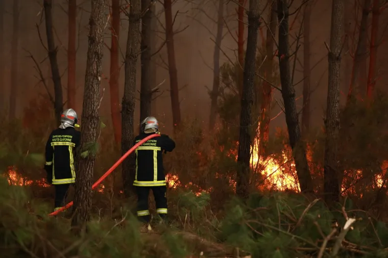 Požari bijesne, vatra opasno prijeti Bordeauxu: 'Ovo je borba Davida protiv Golijata'