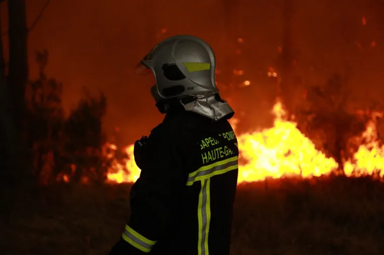 Požari bijesne, vatra opasno prijeti Bordeauxu: 'Ovo je borba Davida protiv Golijata'