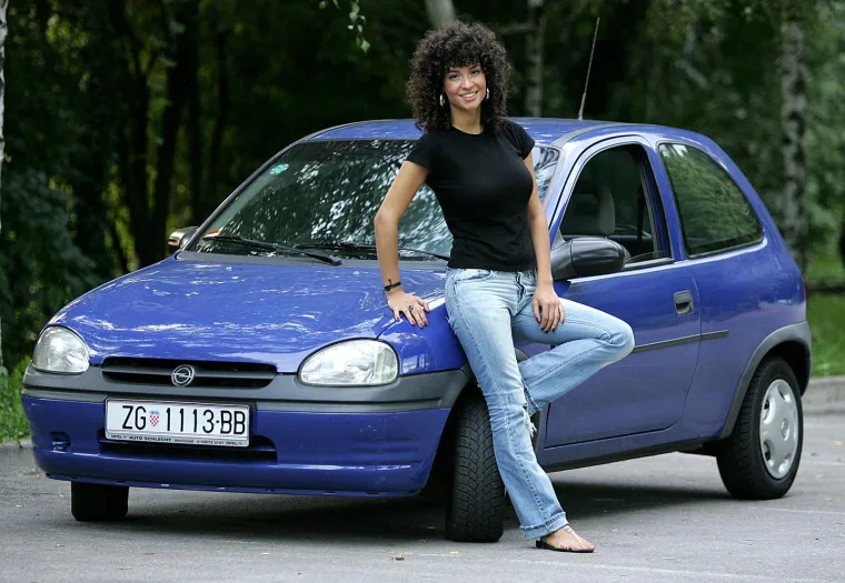 Bila je IT djevojka 2000-tih: Sjećate li se Monike Kravić s početka karijere?
