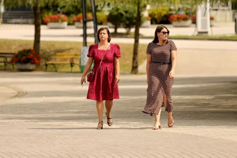 Sunčan dan izmamio je &scaron;etače, ali dama u žutom unijela je dodatnu dozu sjaja