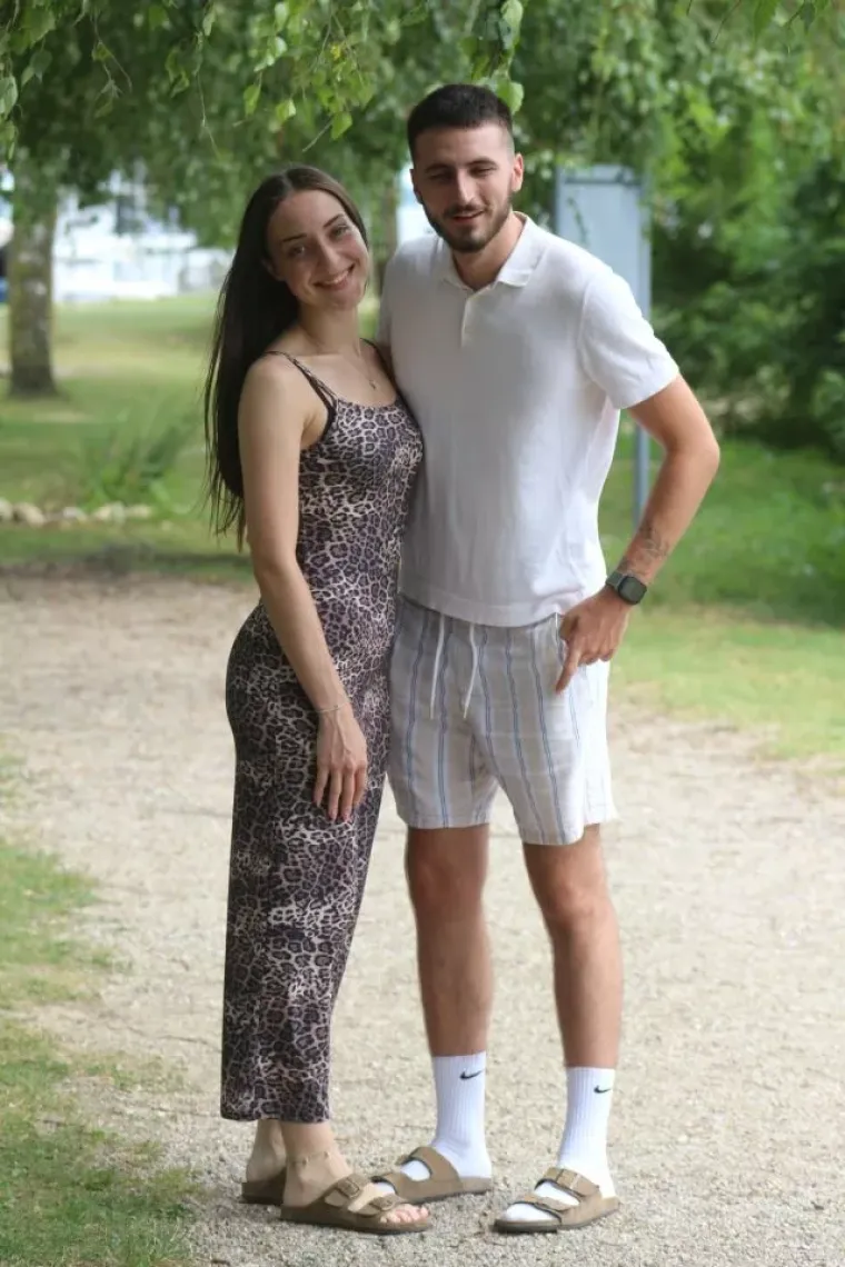 Svi su zastali zbog djevojke u točkicama, a njezin zarazni osmijeh osvojio je cijelu Marinu