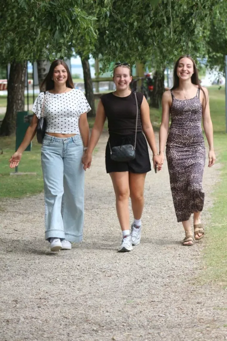 Svi su zastali zbog djevojke u točkicama, a njezin zarazni osmijeh osvojio je cijelu Marinu
