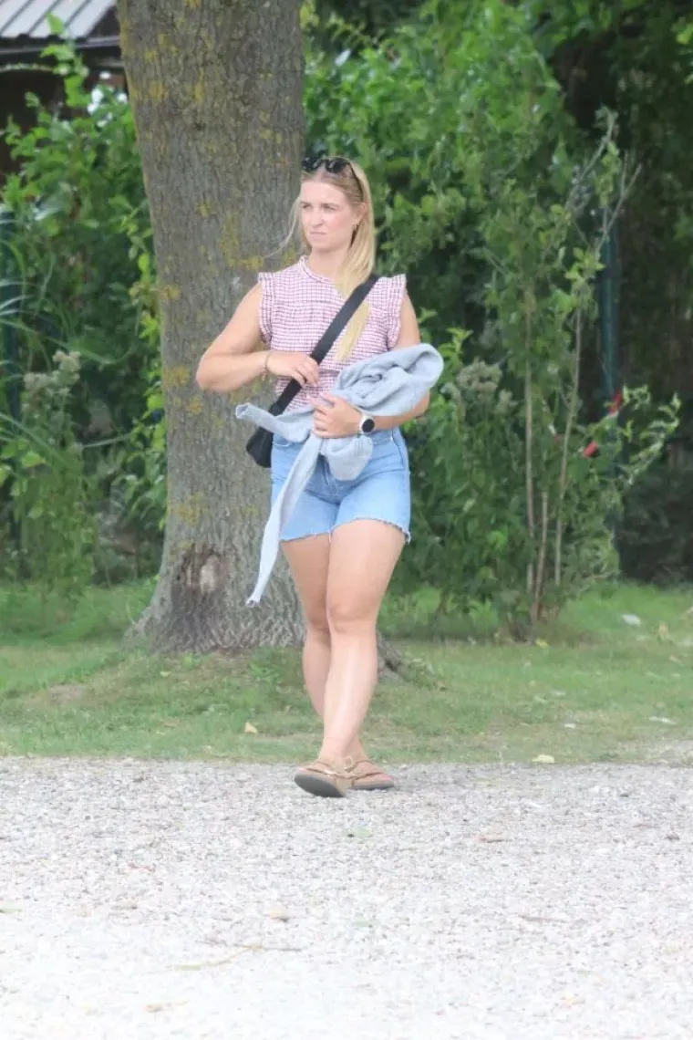 Svi su zastali zbog djevojke u točkicama, a njezin zarazni osmijeh osvojio je cijelu Marinu