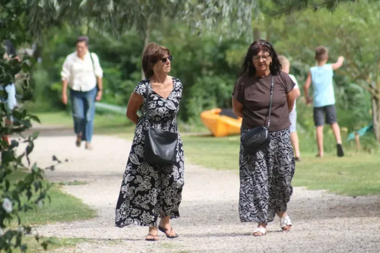 Svi su zastali zbog djevojke u točkicama, a njezin zarazni osmijeh osvojio je cijelu Marinu
