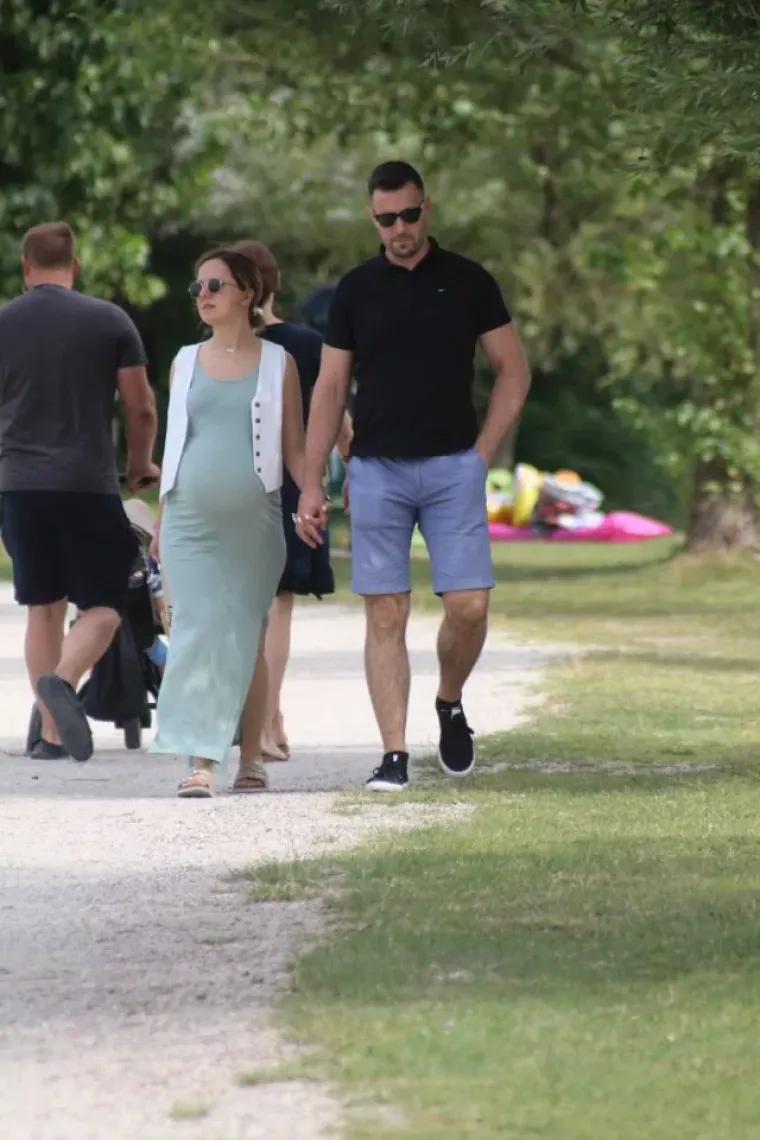 Svi su zastali zbog djevojke u točkicama, a njezin zarazni osmijeh osvojio je cijelu Marinu