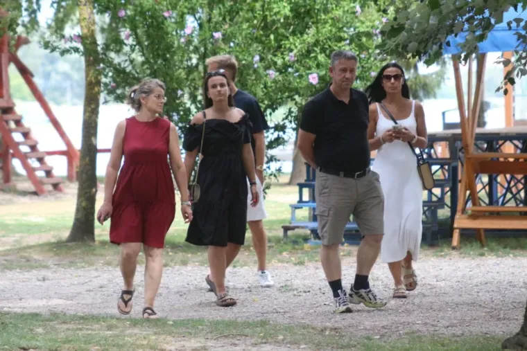 Svi su zastali zbog djevojke u točkicama, a njezin zarazni osmijeh osvojio je cijelu Marinu