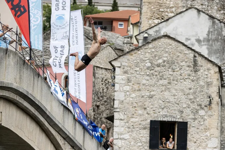 Isklesana tijela i spektakularni skokovi u Neretvu: Prizori koji ostavljaju bez daha