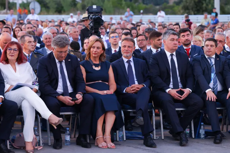 Milanović i Butković bili su si dobri, a tu su i biv&scaron;i ministri. Ovako je izgledao spektakl
