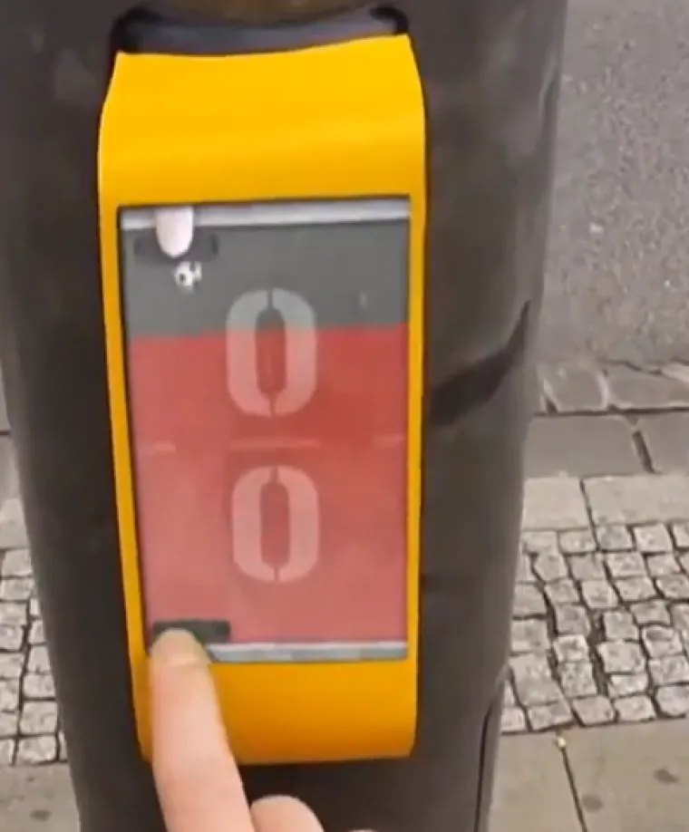 Ovo su najoriginalniji semafori na svijetu: Na njima možete vidjeti čuda, pa čak i Elvisa