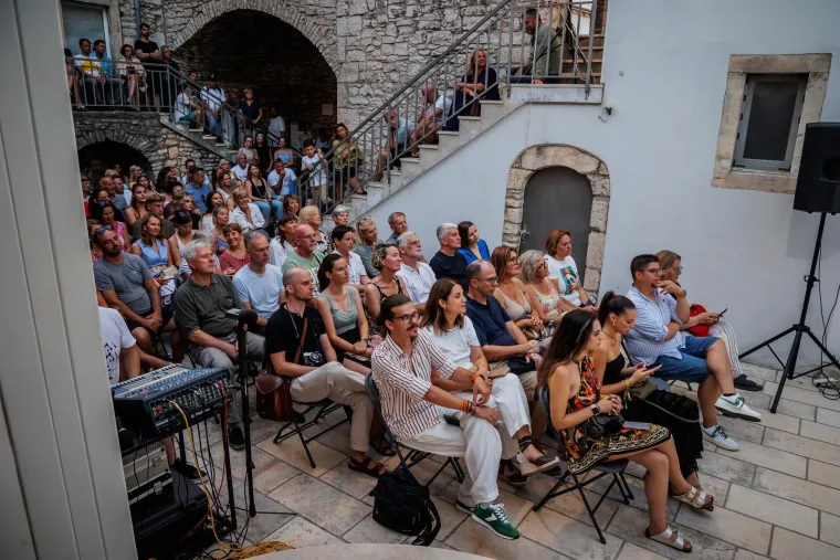 Ponosna supruga u prvom redu: Jelena Perčin nije skidala pogled s Ante Gele
