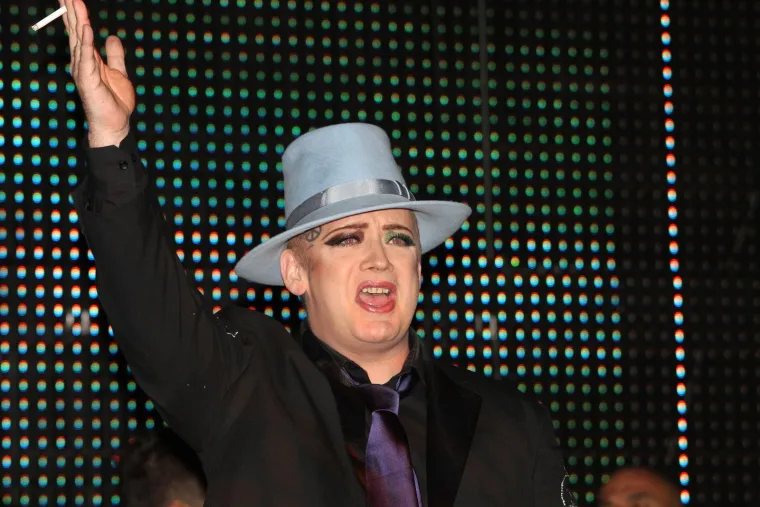 Ekscentričnim imidžem i skandalima punio naslovnice: Boy George nastupio je i u Vodicama