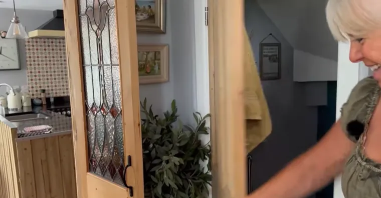 Kupila je napu&scaron;teni javni WC i pretvorila ga u dom iz snova: Danas vrijedi pravo bogatstvo