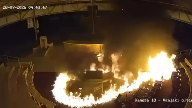 Vjernike u Međugorju &scaron;okirali prizori: Evo &scaron;to je sve vandal napisao i kako je zapalio vanjski oltar