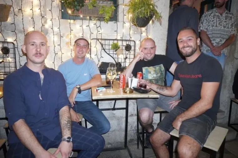 Te&scaron;ko je bilo odlučiti kamo prvo pogledati: Ljepotice u mini haljinama pokorile Stradun