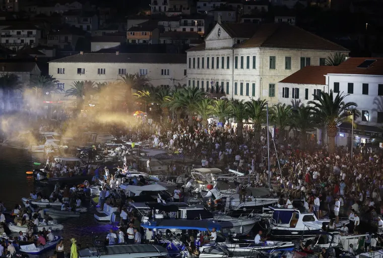 More emocija u Veloj Luci: Prekrasna atmosfera s koncerta za Olivera, evo tko je sve nastupio
