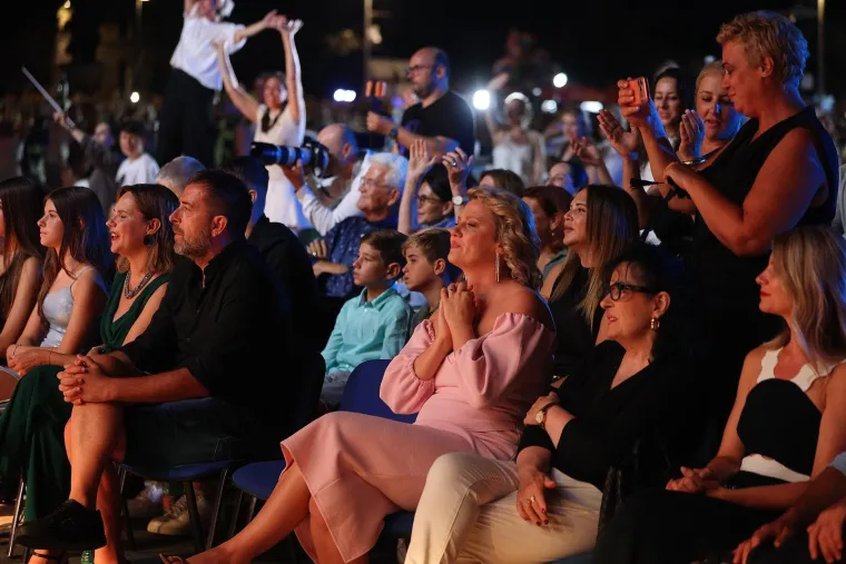 More emocija u Veloj Luci: Prekrasna atmosfera s koncerta za Olivera, evo tko je sve nastupio