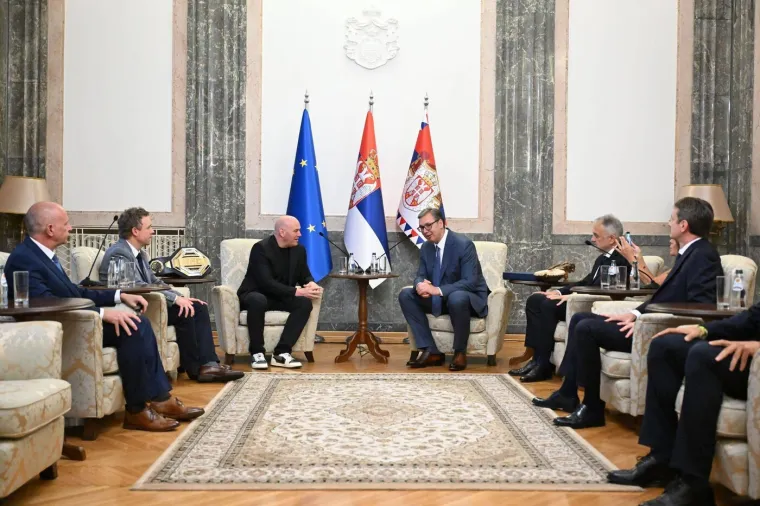 UFC stigao u Srbiju, a dočekale ih gusle: Vučić dobio pojas, no prvi su na rasporedu - &scaron;amari